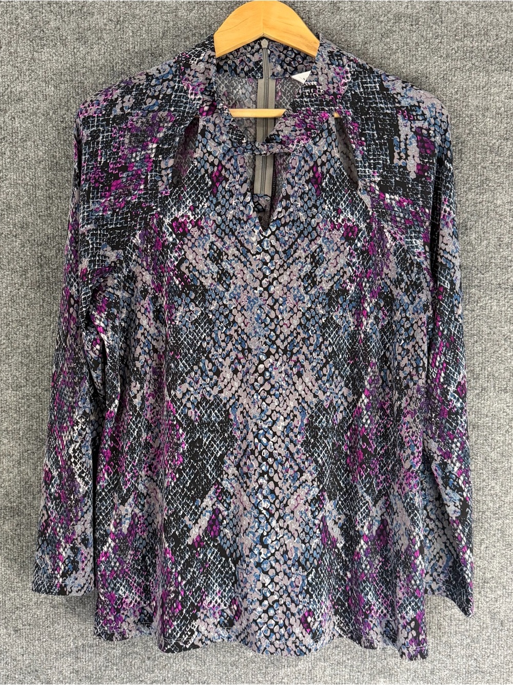Susan Graver Womens Liquid Knit Printed Cut Out Neckline Top Size Large Stretch